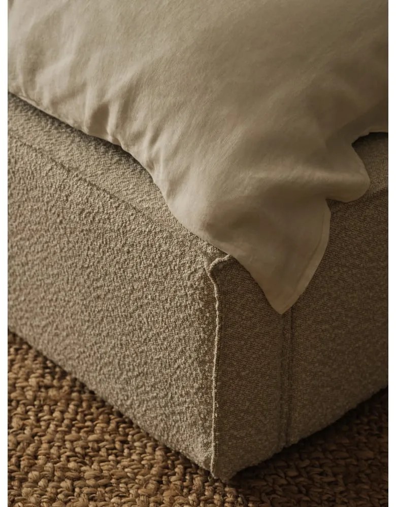 Krémovobiela čalúnená dvojlôžková posteľ s úložným priestorom s roštom 140x200 cm Simon Olivia – Micadoni