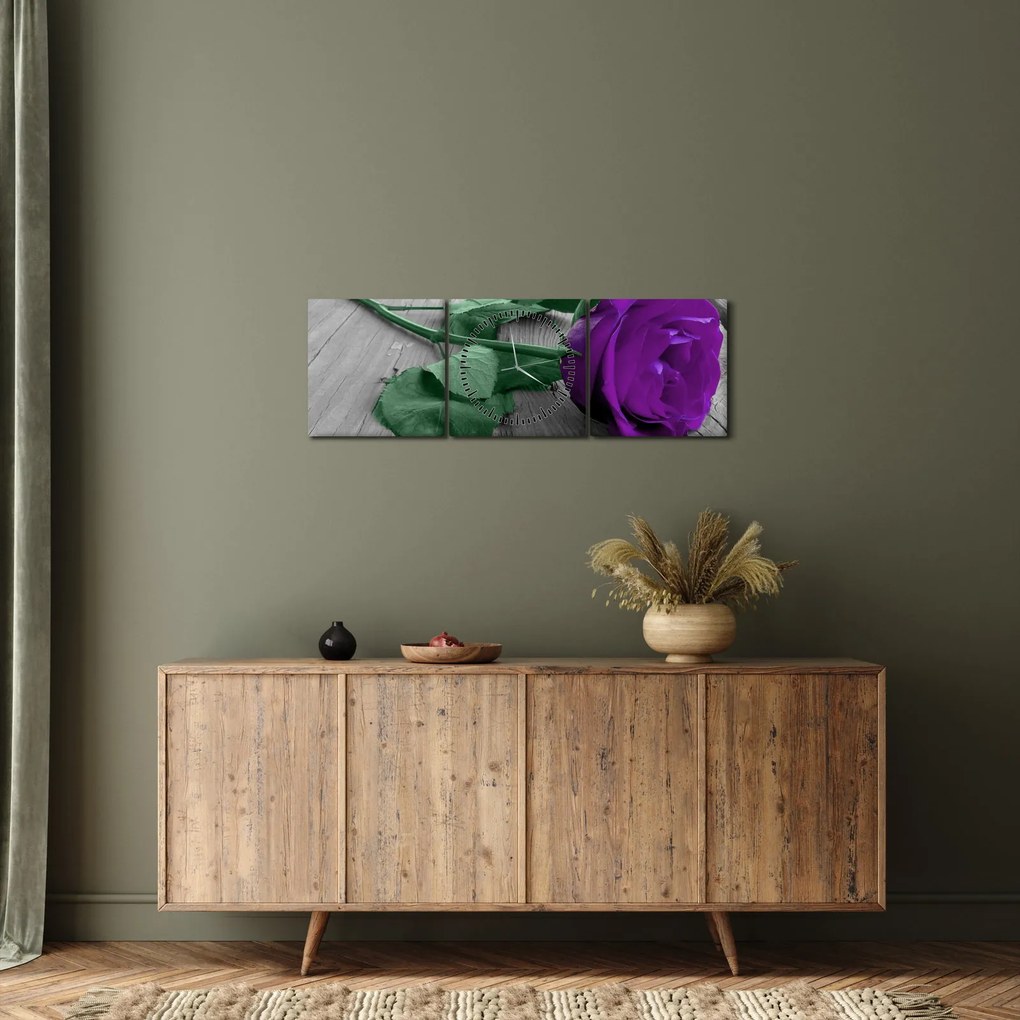 Obraz - Fialová ruža so zelenou stonkou (s hodinami) (90x30 cm)
