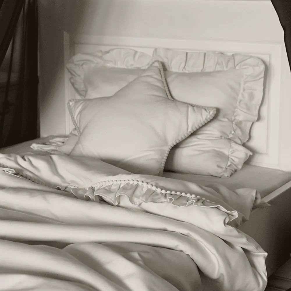 Boho vankúš hviezda s bublinkami vanilka 50 cm