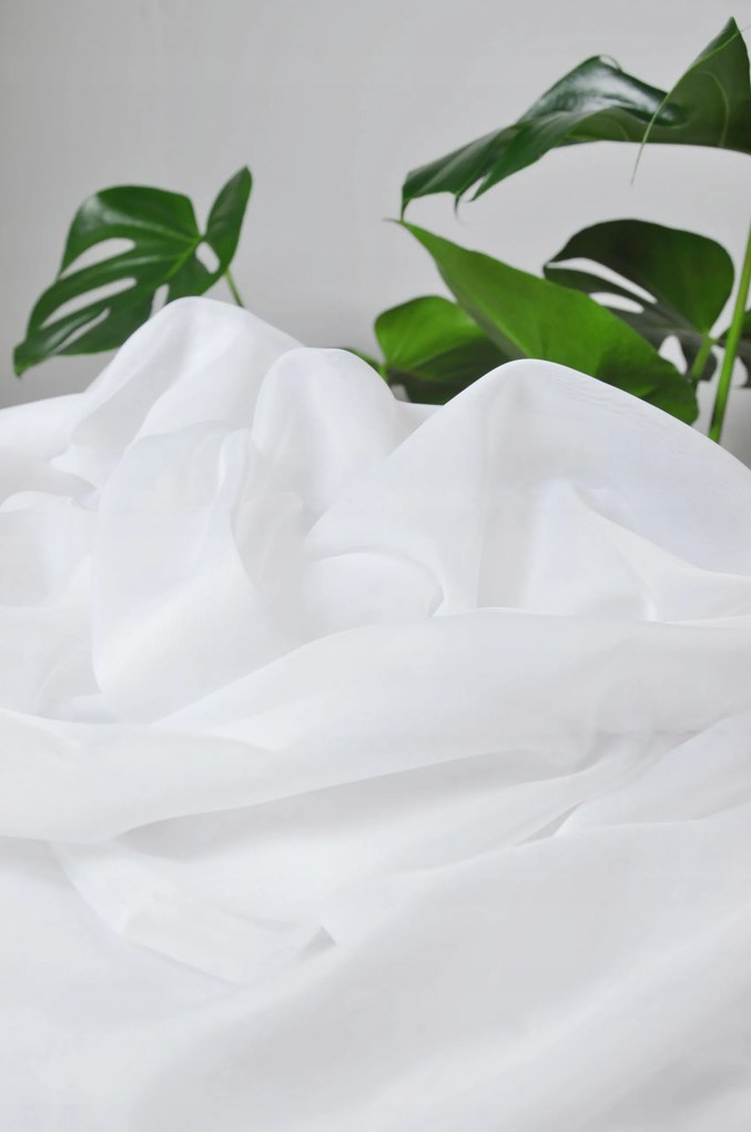 Dekorstudio Jednofarebná záclona - Biela - š. 400 cm x v. 238 cm dekoračné kolieska