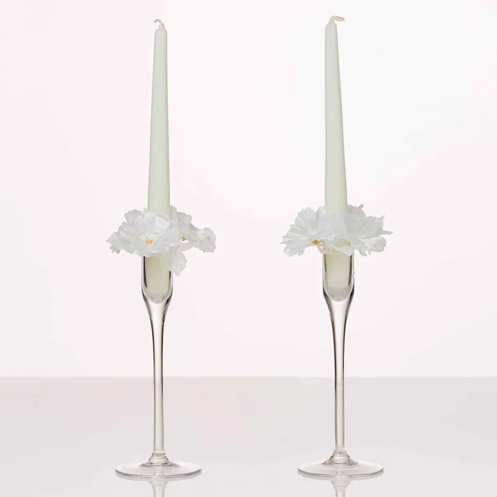 Dekoračný venček na sviečku MALLOW s perličkami v bielej farbe. Cena je uvedená za 2 kusy.