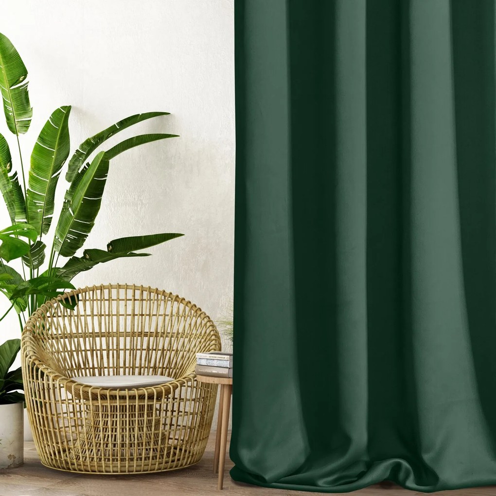 ZATEMŇOVACÍ ZÁVES NA KRÚŽKOCH PARISA 135X250 CM TMAVOZELENÁ
