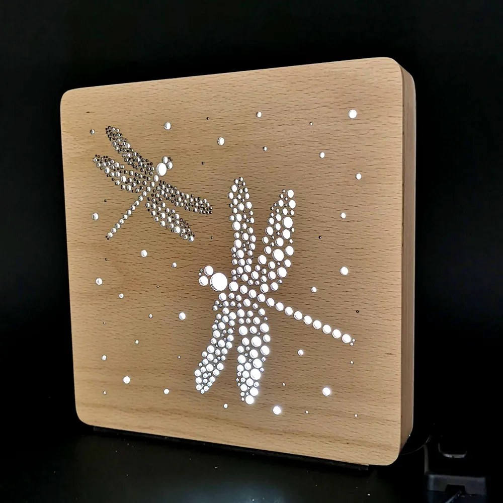 AMADEA Drevená lampička s motívom vážky, veľkosť 20 cm, s LED osvetlením s trafom na 12V