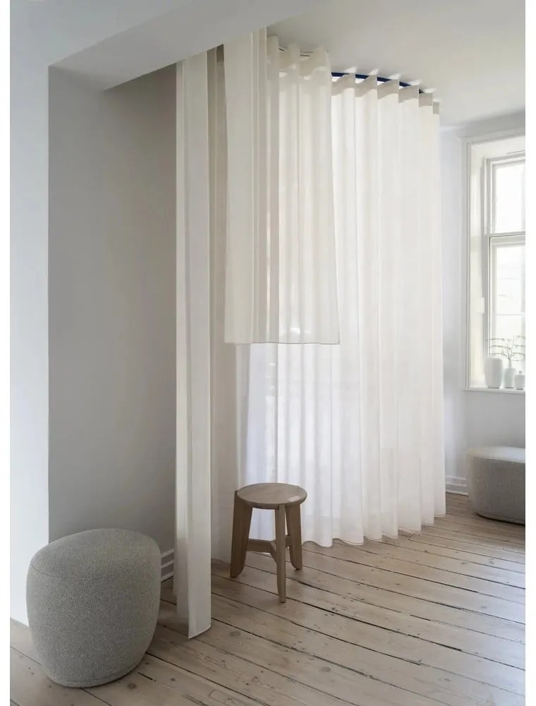 Béžový taburet z textílie bouclé KUON – Blomus