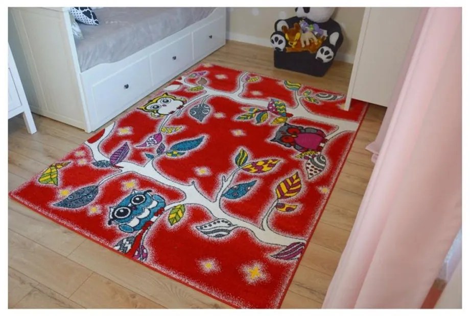 Detský kusový koberec Na strome červený 140x190cm
