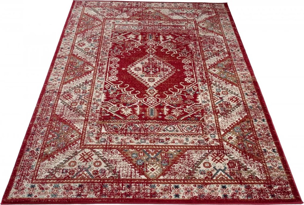 Červený obdĺžnikový koberec DUBAI BIL – polypropylén, nízky vlas Rozmer: 120x170 cm