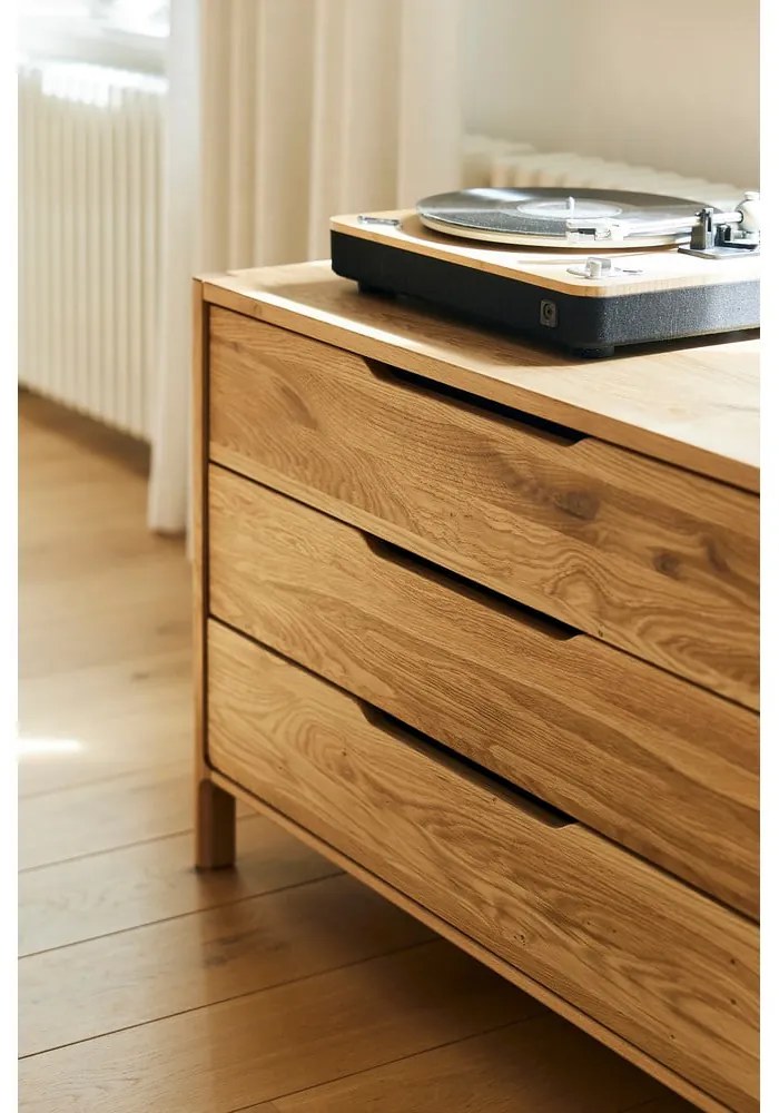 Nízka komoda z dubového dreva v prírodnej farbe 140x64 cm Twig – The Beds