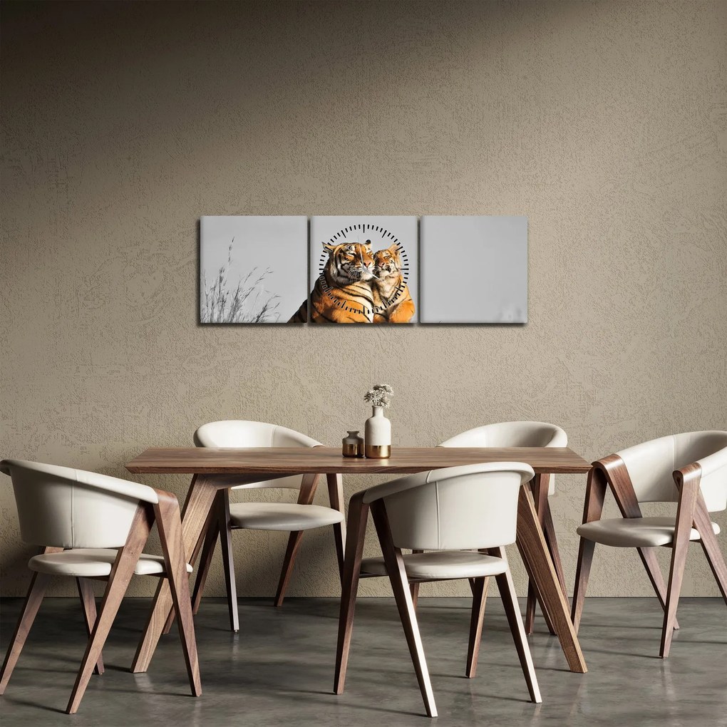 Obraz - Tigrice a jej mláďa, čiernobiely variant (s hodinami) (90x30 cm)