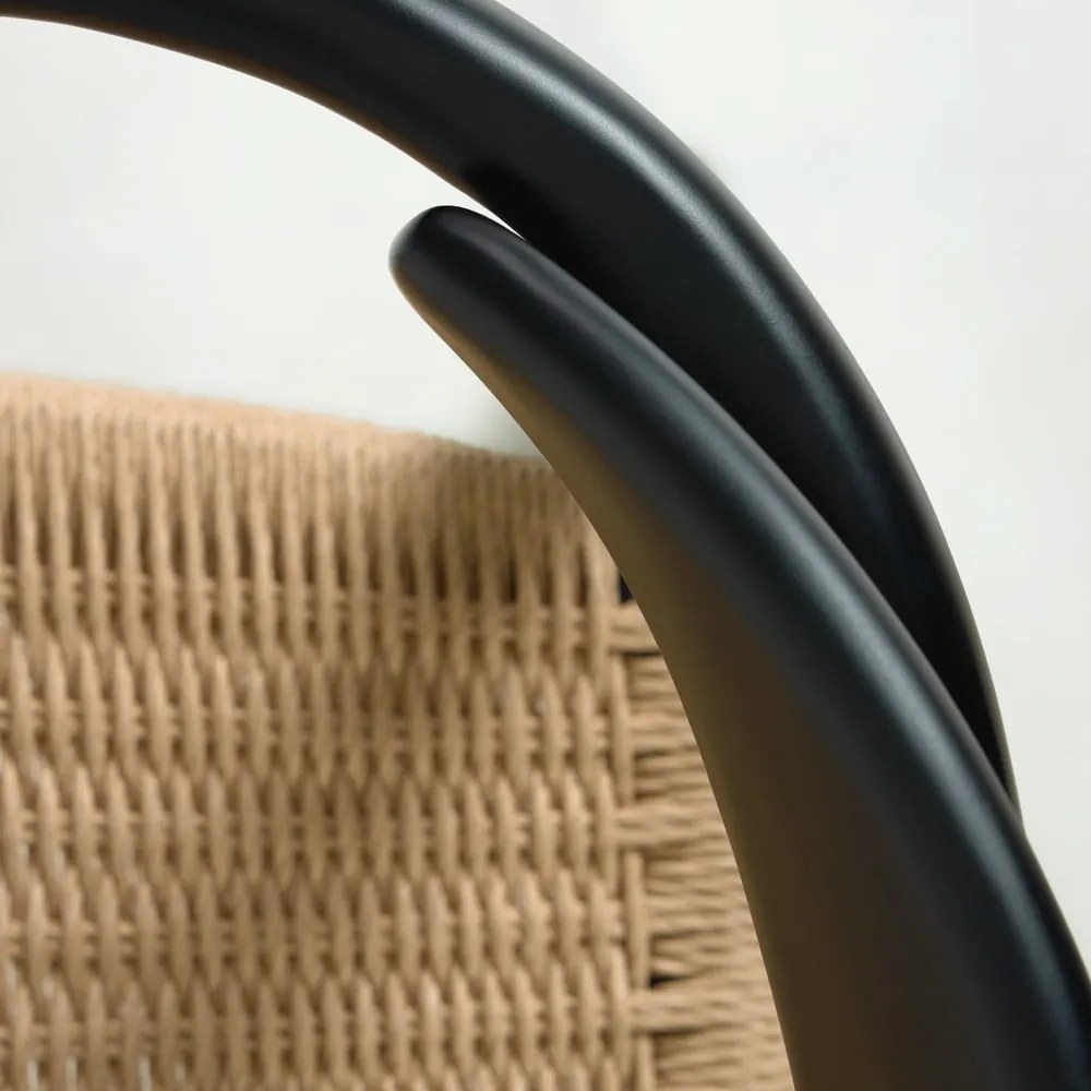 Béžovo-čierna záhradná stolička z eukalytového dreva Kave Home Glynis