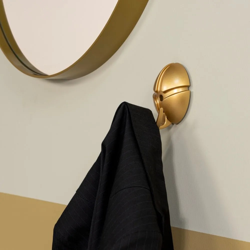 Nástenný plastový háčik v zlatej farbe Tick – Spinder Design