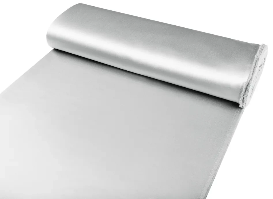 Biante Saténový záves LUX-011 Strieborný 140x220 cm