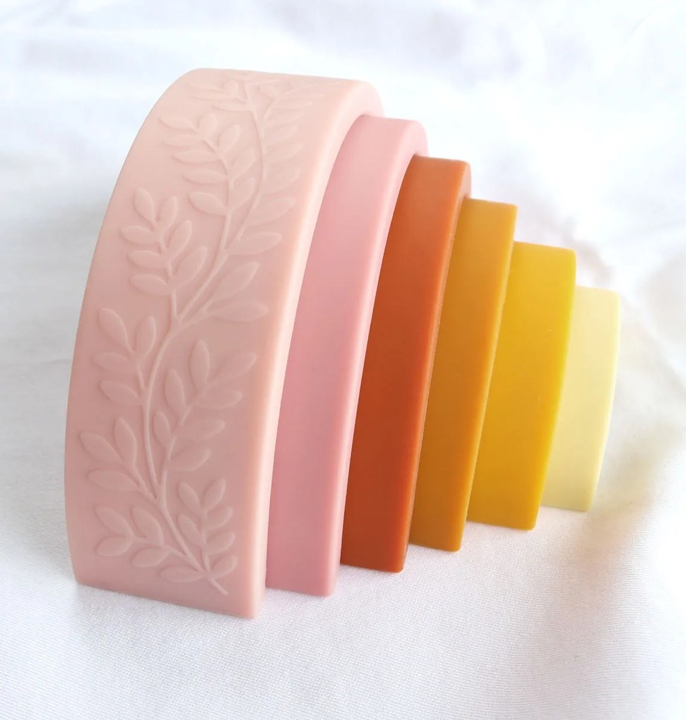 A Little Lovely Company - montessori stohovacia dúha - západ slnka