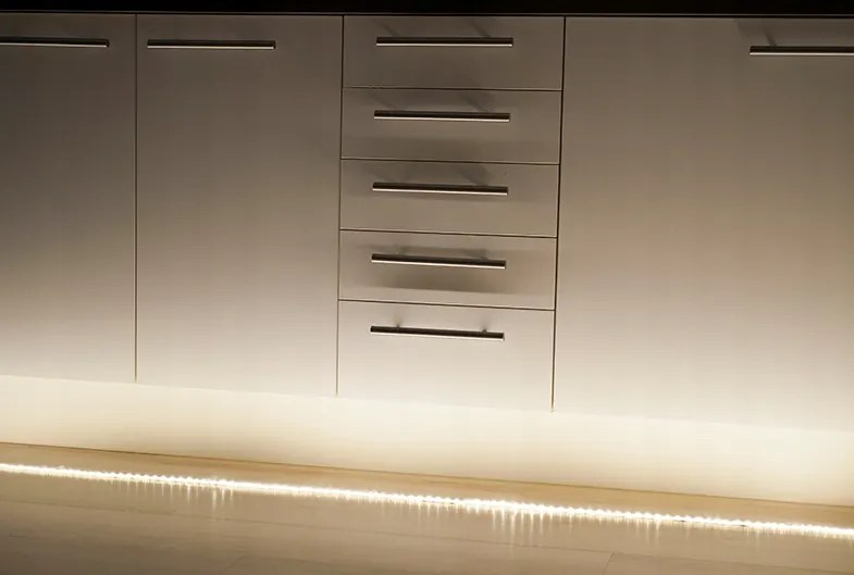 LED pásik 2835 300 IP20 5m - tepla biela