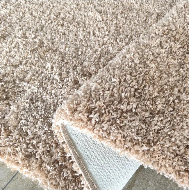 DY Karamelový protišmykový shaggy koberec Camel Rozmer: 120x170 cm