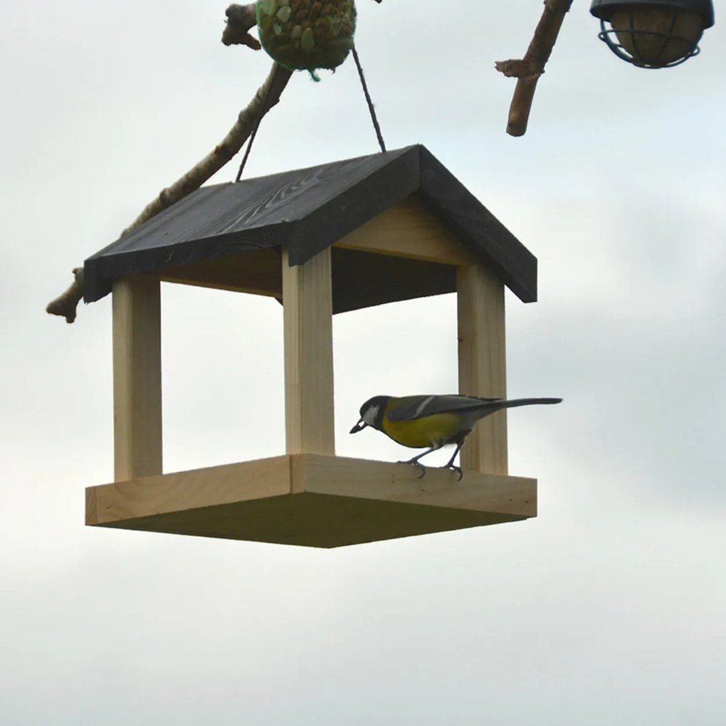 Závesné kŕmidlo pre vtáky Emi, 23x20x20 cm, drevo, hnedá/čierna