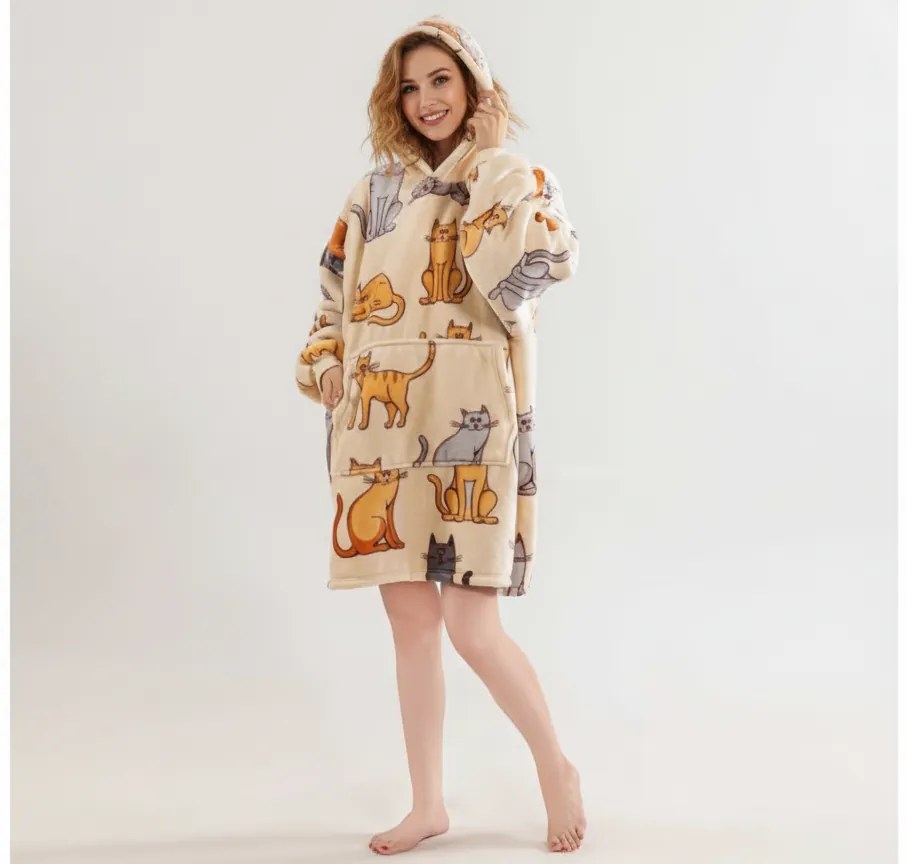 Baránková mikinová deka s rukávmi a kapucňou COLORED CATS krémová