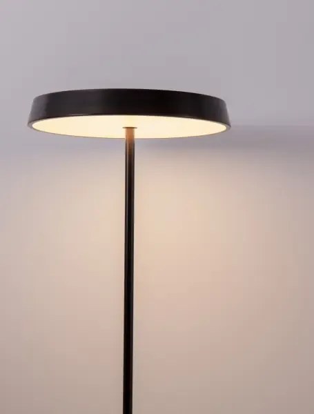 LED čierna stojaca lampa Vetro