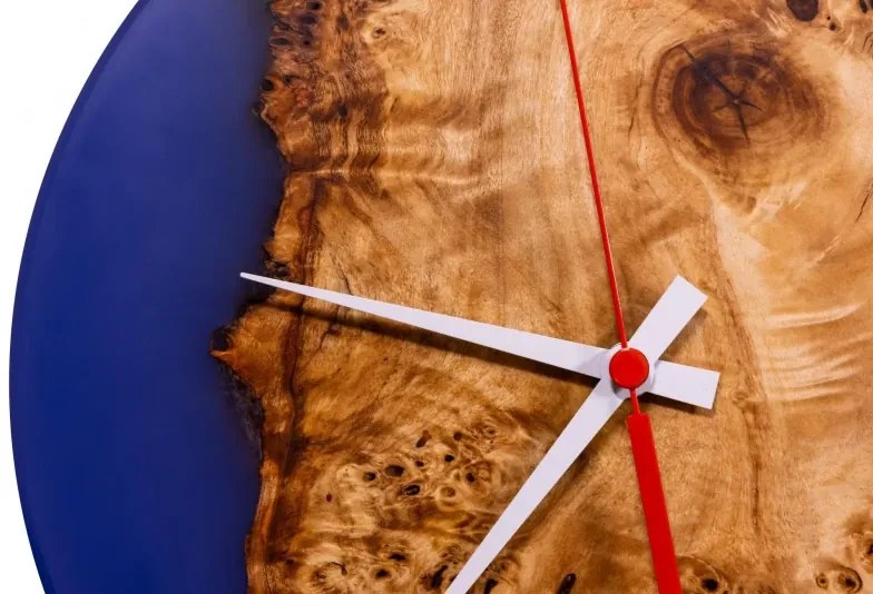 Drevené hodiny s epoxidovou živicou Ø 30CM - očkový topoľ, fialovomodrá