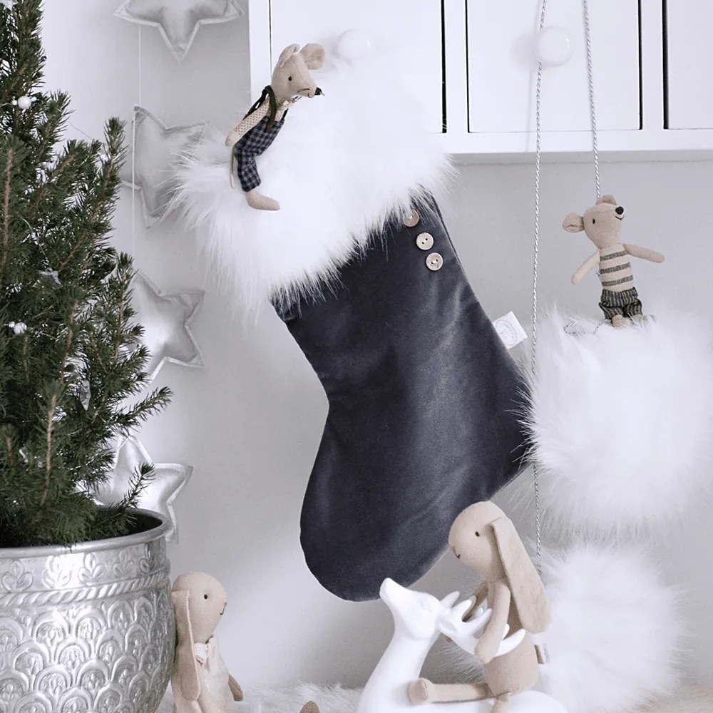 Vianočná pančucha grafitová s bielou kožušinou 42x26cm