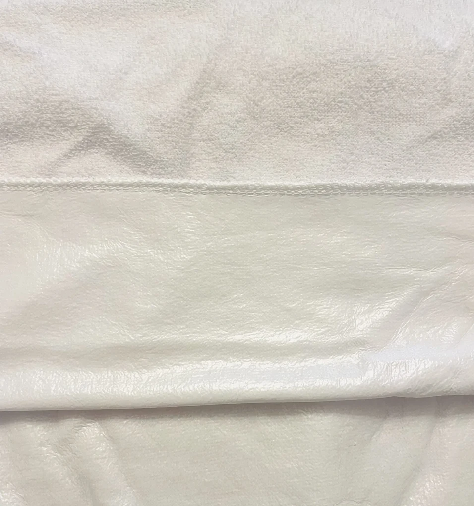 Nepremokavá posteľná plachta s gumičkou na rohoch TiaHome - 200x220cm