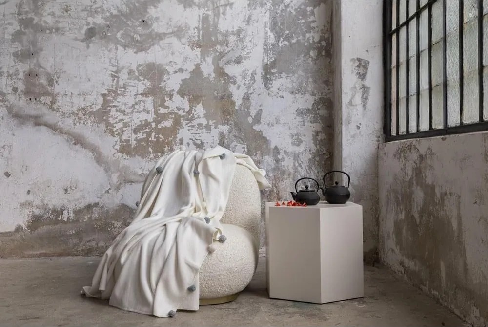 Krémový fleecový pléd 150x200 cm Pom Pom – Mijolnir