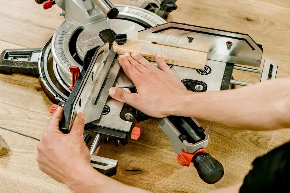 Metabo KGSV 72 Xact SYM Kapovací pila s pojezdem (1800W/216x30mm) 612216000