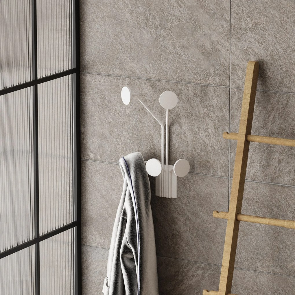 Nástenný kovový háčik Giraffe 24 cm biely