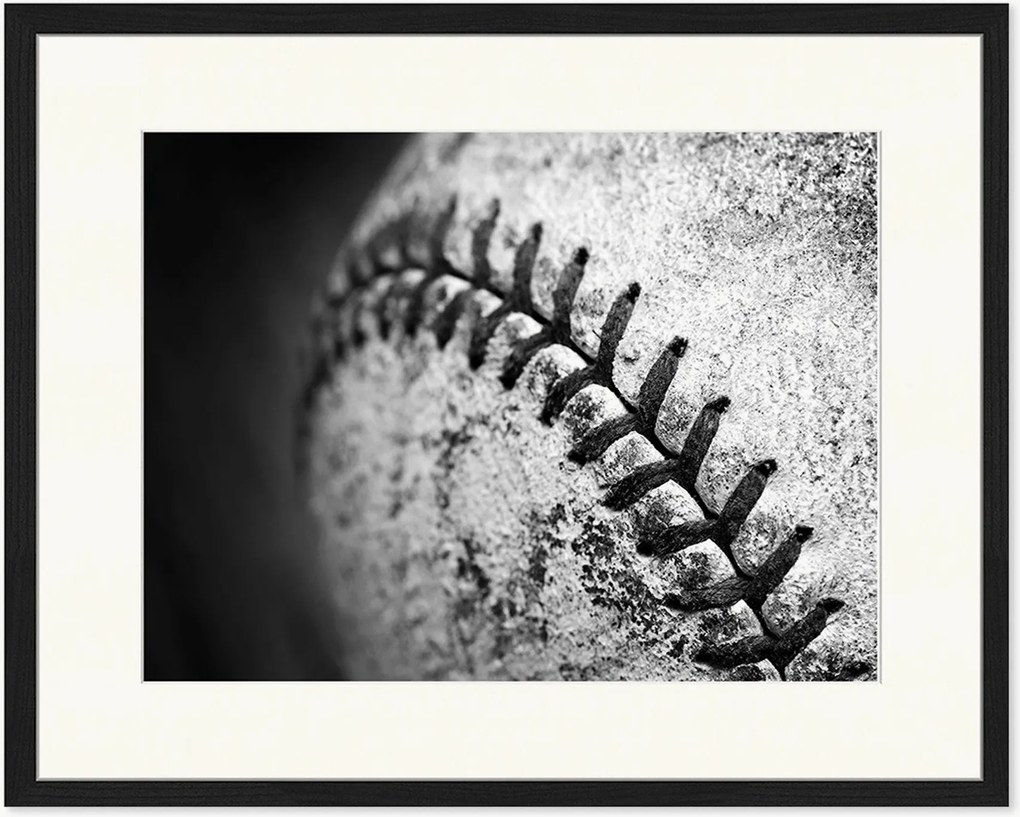 Fotografia v ráme Old Worn Baseball, rôzne veľkosti
