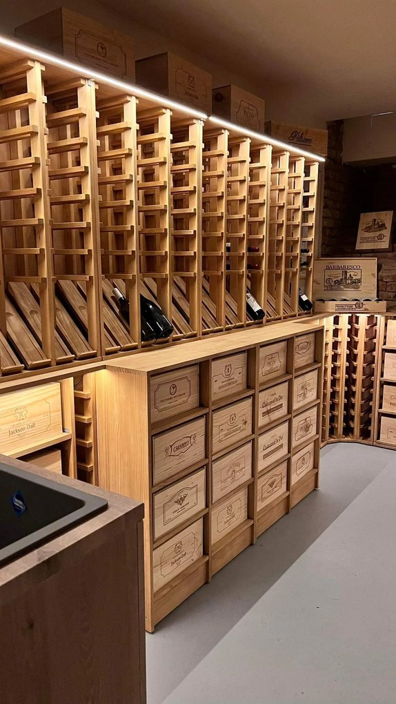 Expovinalia Regál na víno ARGANZA I Materiál a odstín: Borovice s černým nátěrem
