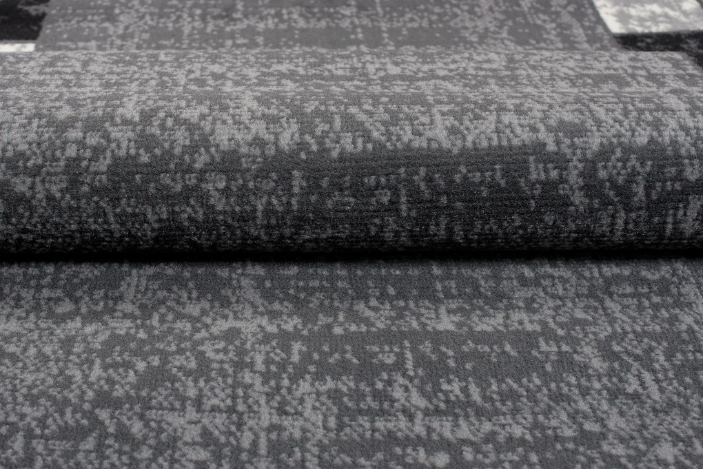TA Koberec K872A TMAVO SIVÁ LACNÁ PP CRM Rozmer: 70x300 cm