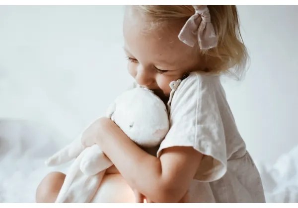 Moonie - Uspávadlo s melódiou a svetlom zajačik 2.0 organic polar