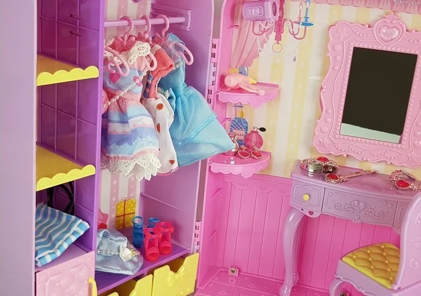 LEAN Toys Šatník so svetlom a zrkadlom, bábika 26 cm, sada oblečenia a doplnky