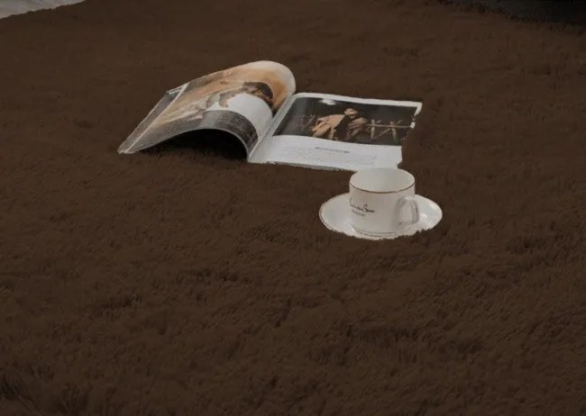 Protišmykový koberec SHAGGY tmavohnedý