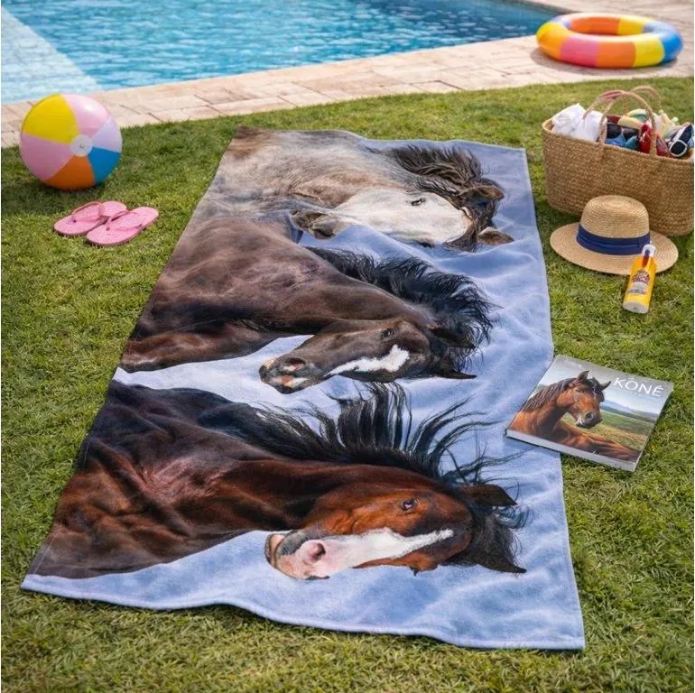 TipTrade Bavlnená froté osuška 70x140 cm - Divoké kone v prírode