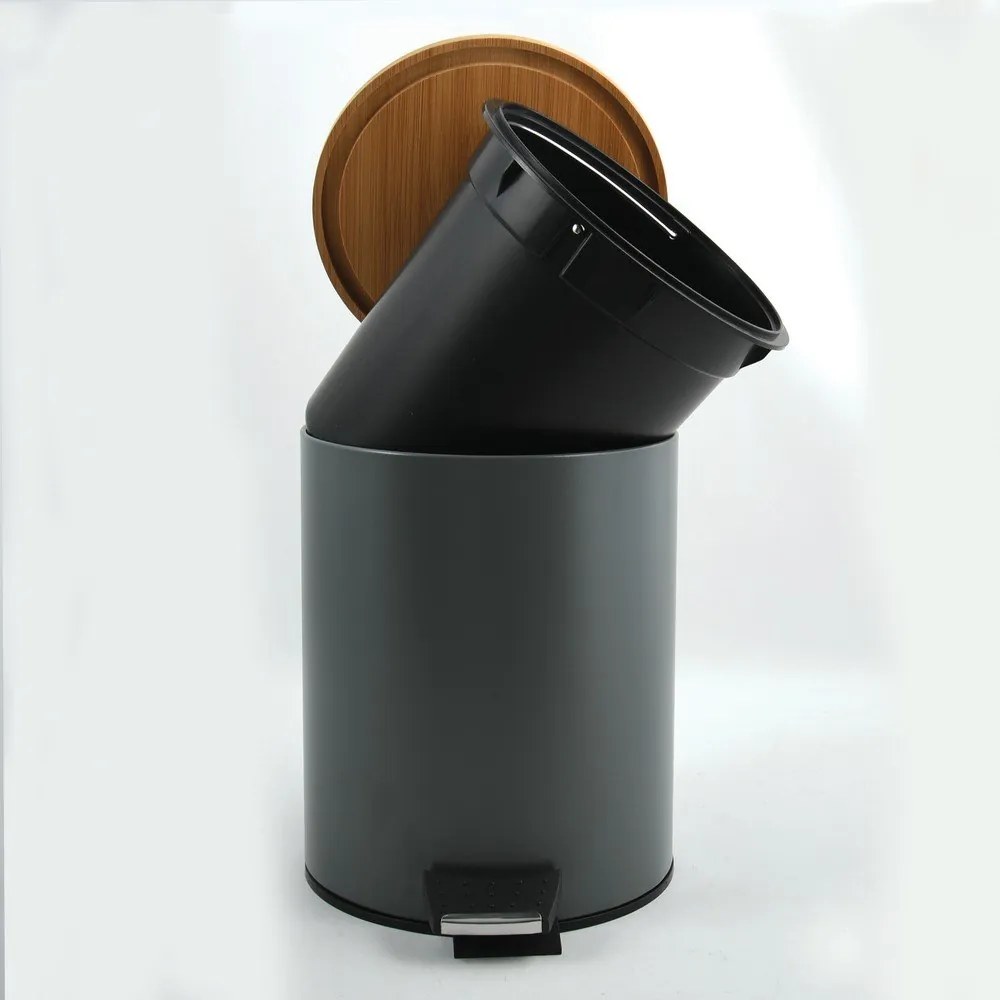 Tmavosivý nášľapný oceľový odpadkový kôš 5 l Adonis – Spirella