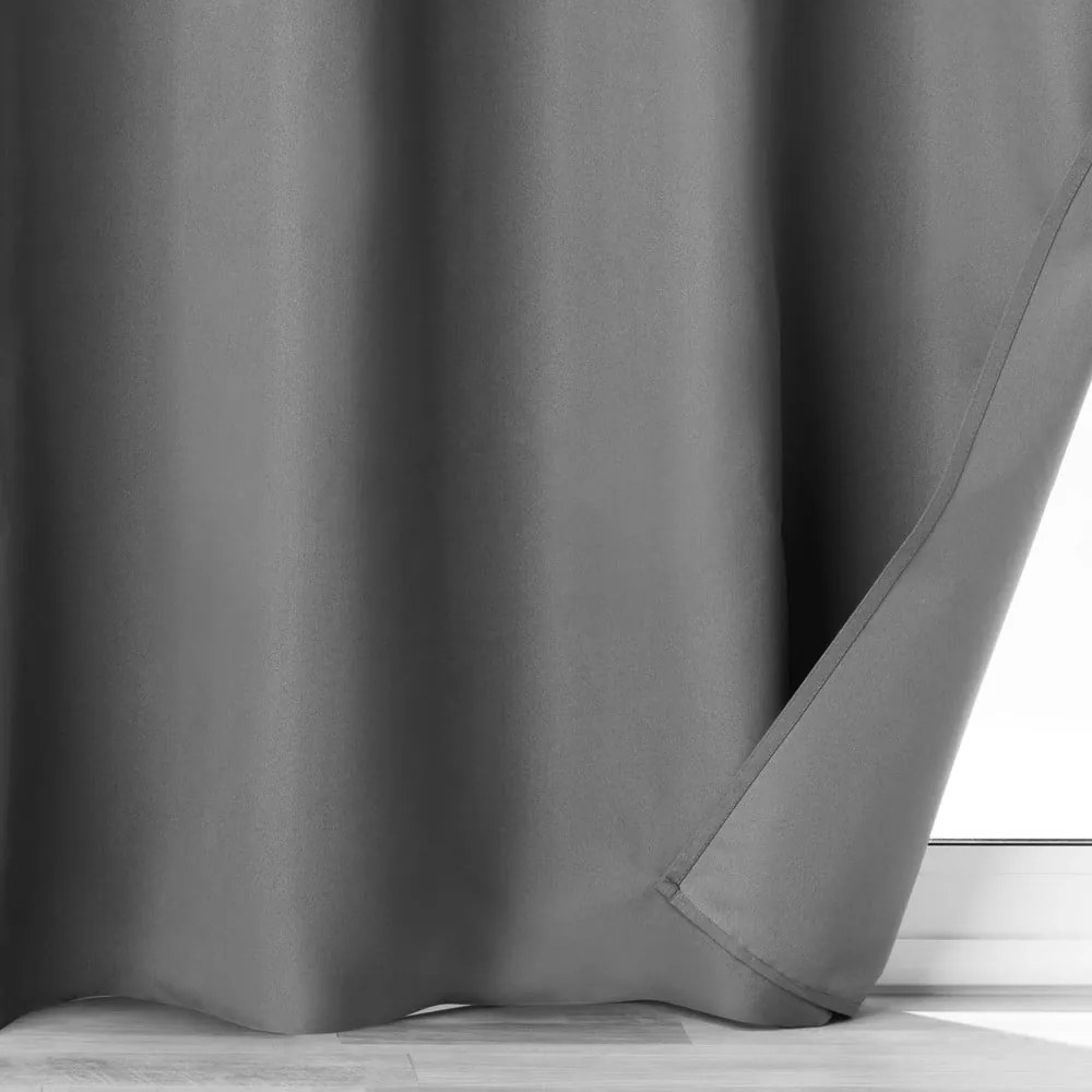 Antracitový zatemňovací záves z mikrovlákna 140x260 cm Obscure – douceur d'intérieur