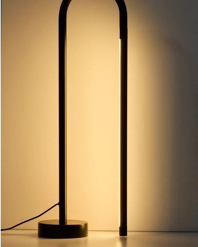 Čierna LED stojacia lampa (výška 60 cm) Bow – Kave Home