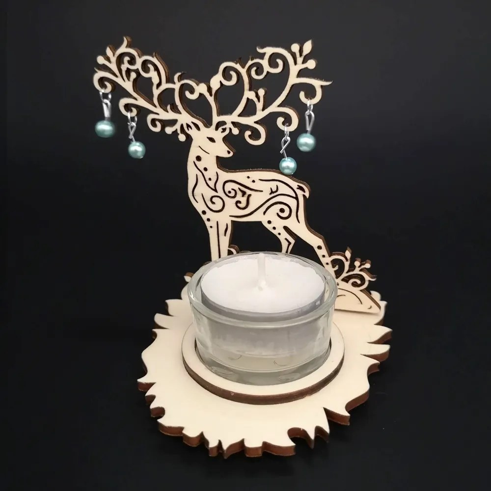 AMADEA Drevený svietnik jeleň s korálkami, výška 10 cm