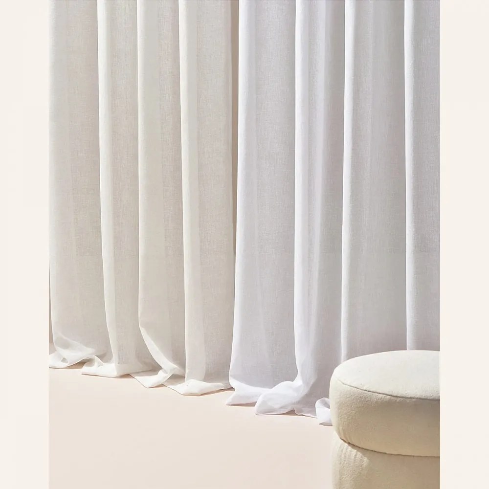Biela záclona Sensia so zavesením na priechodky 140 x 260 cm