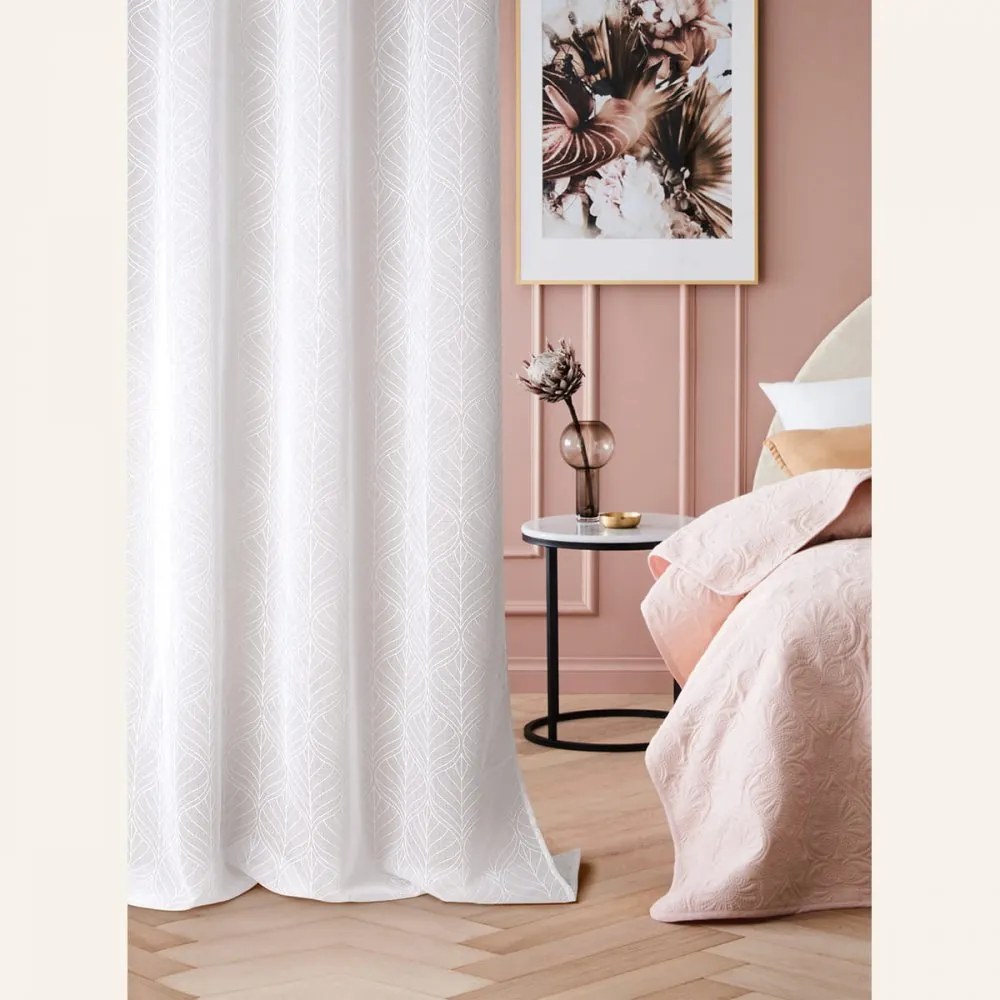 Záclona La Rossa bielej farby so striebornými priechodkami 140 x 240 cm