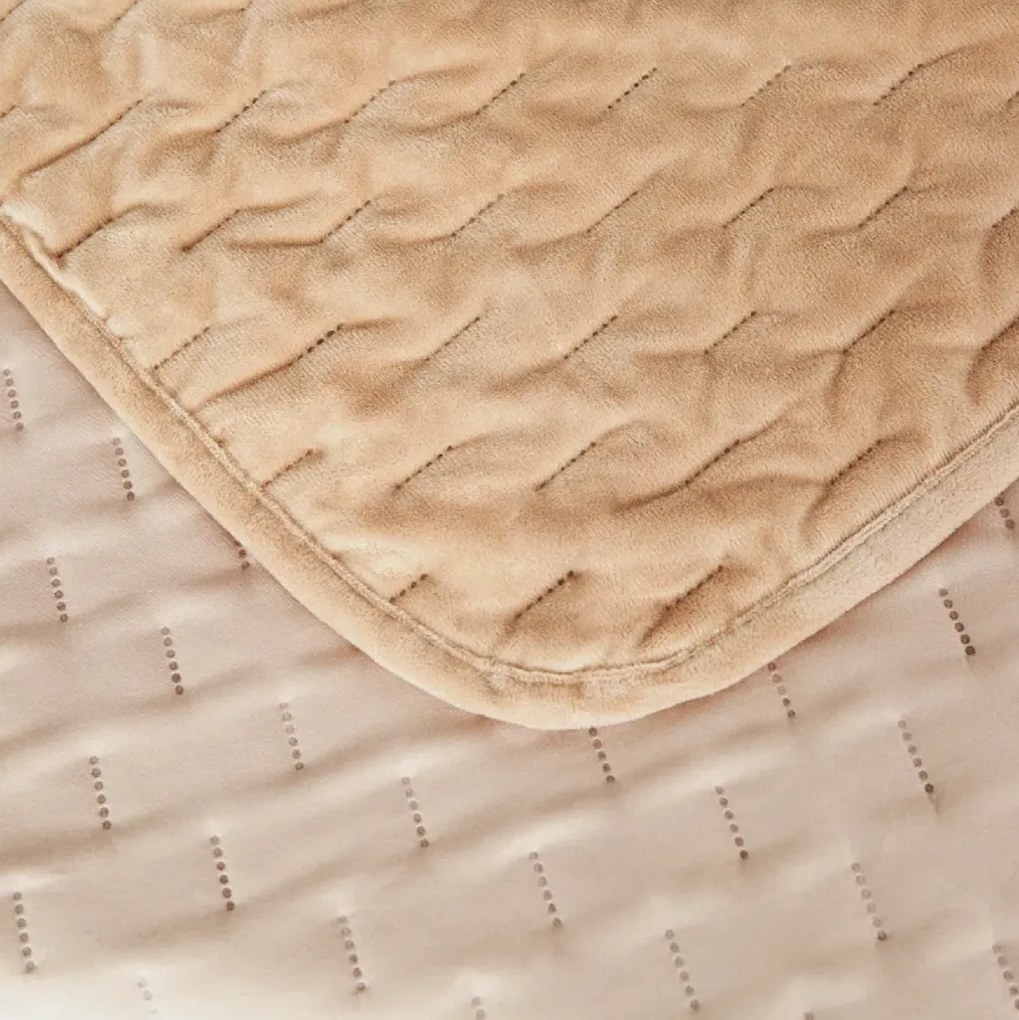 Zamatový prehoz na posteľ ASTRALIA, tmavobéžový Rozmer: 200 x 220 cm