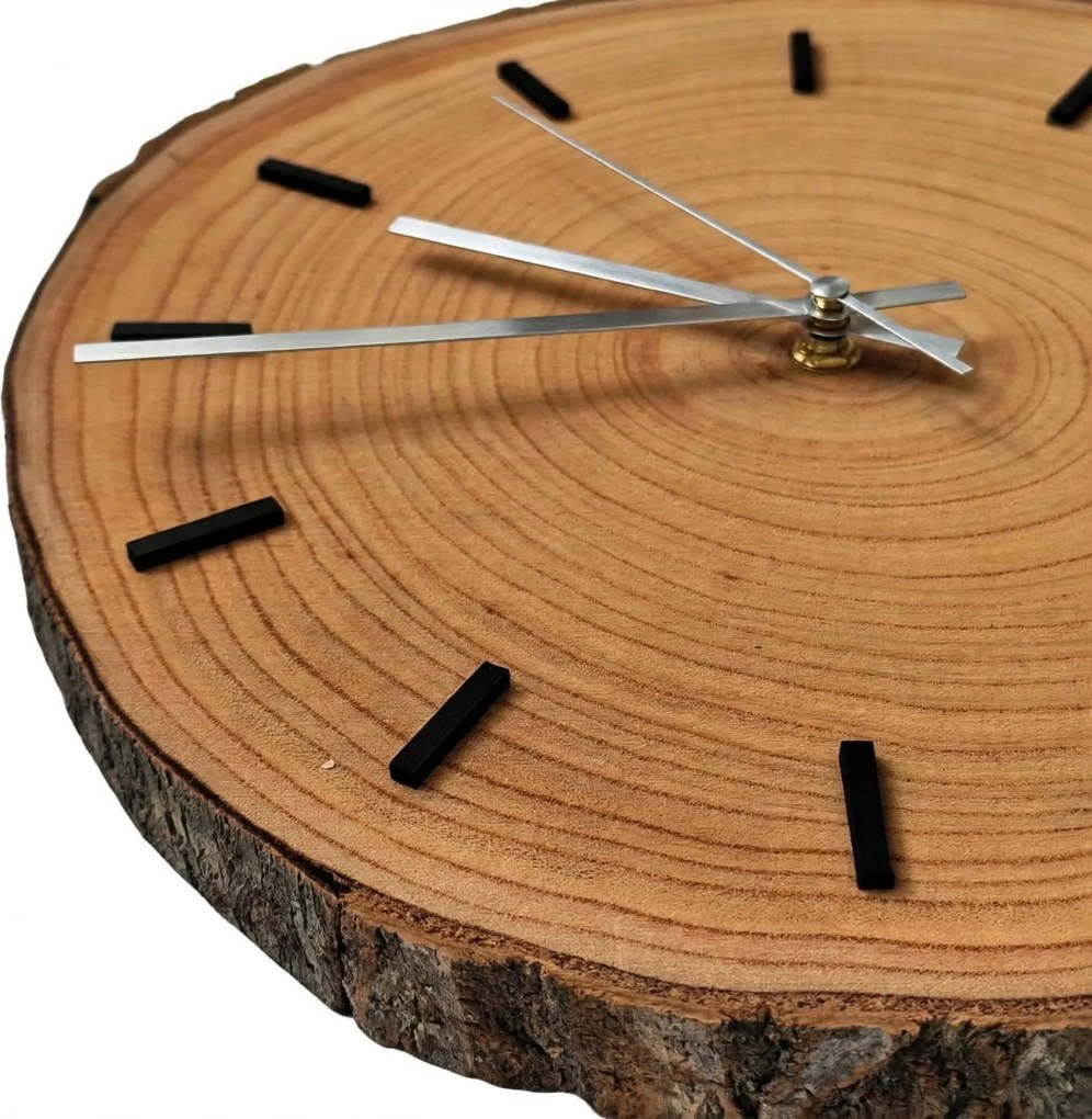 Nástenné hodiny z kmeňu stromu s originálnou kôrou | KOTO: Amber - 3072 26-29 cm 4815-115591 KOR008-29-AMBER