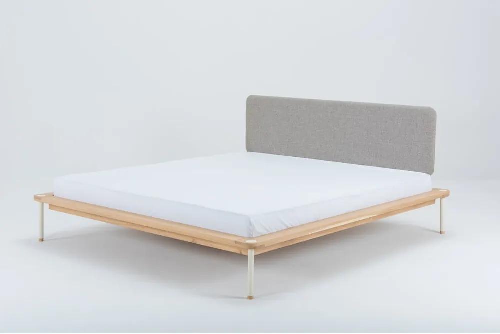 Dvojlôžková posteľ z dubového dreva Gazzda Fina, 140 x 200 cm