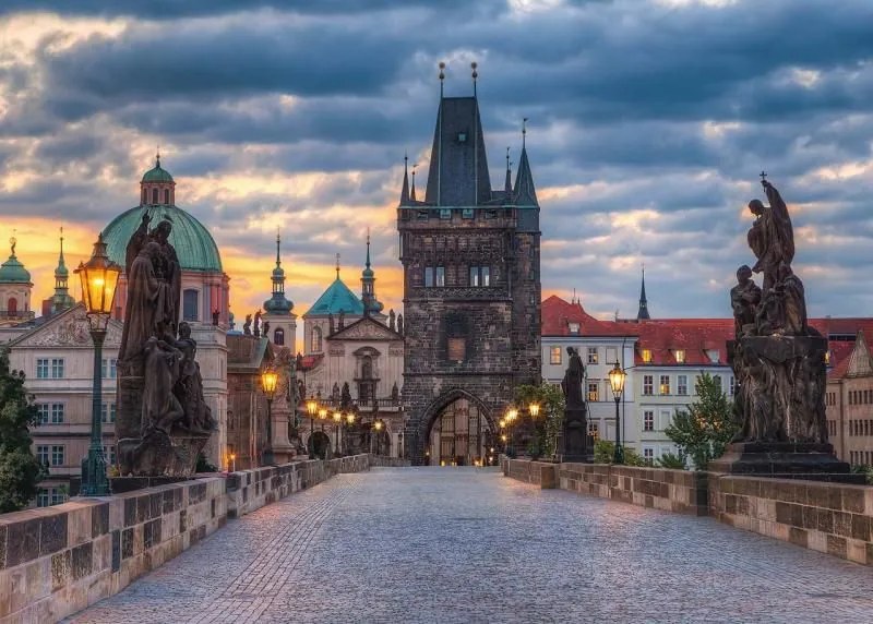 Puzzle Ravensburger Praha: Prechádzka po Karlovom moste 1000 dielikov
