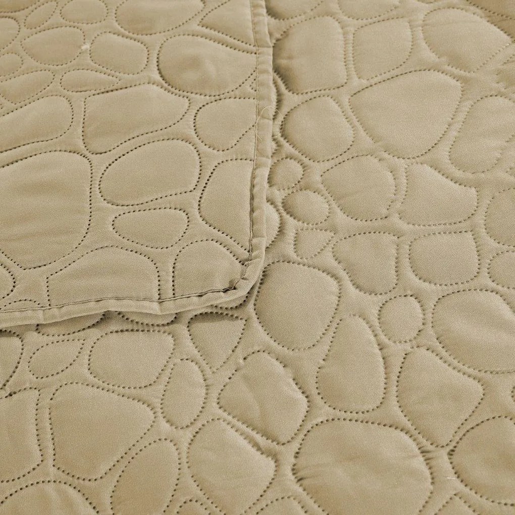 Béžová prikrývka na posteľ so vzorom STONE Rozmer: 200 x 220 cm