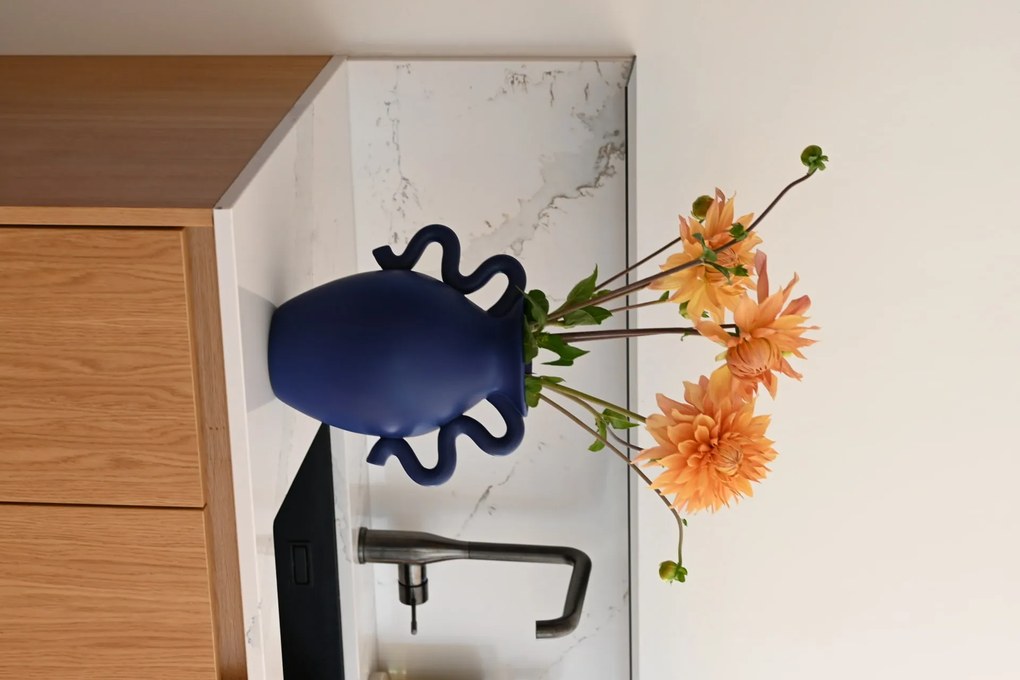 Ferm Living Keramická váza Verso Bright Blue