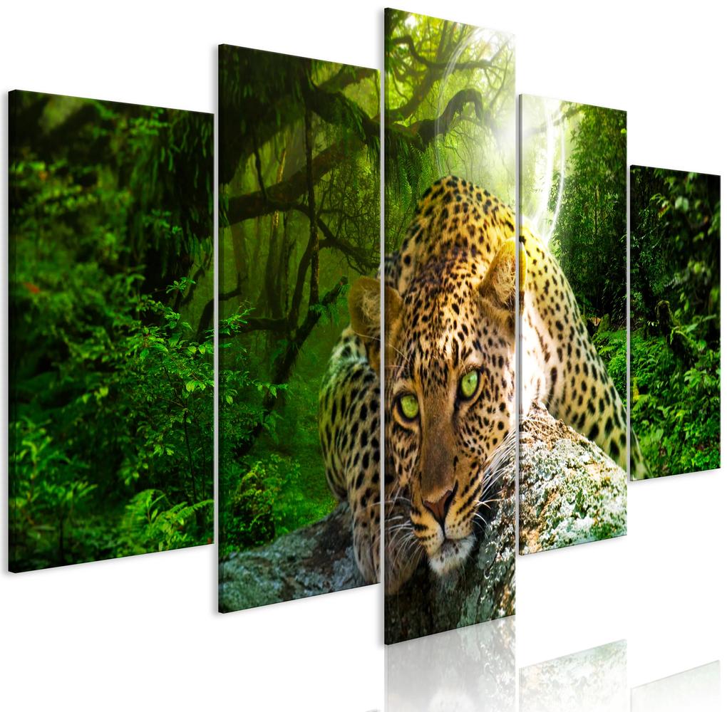 Artgeist Obraz - Leopard Lying (5 Parts) Wide Green Veľkosť: 200x100, Verzia: Premium Print