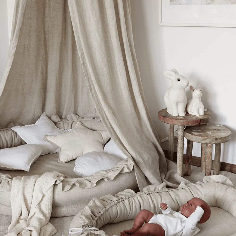 Ľanové hniezdo pre deti s volánom prírodné