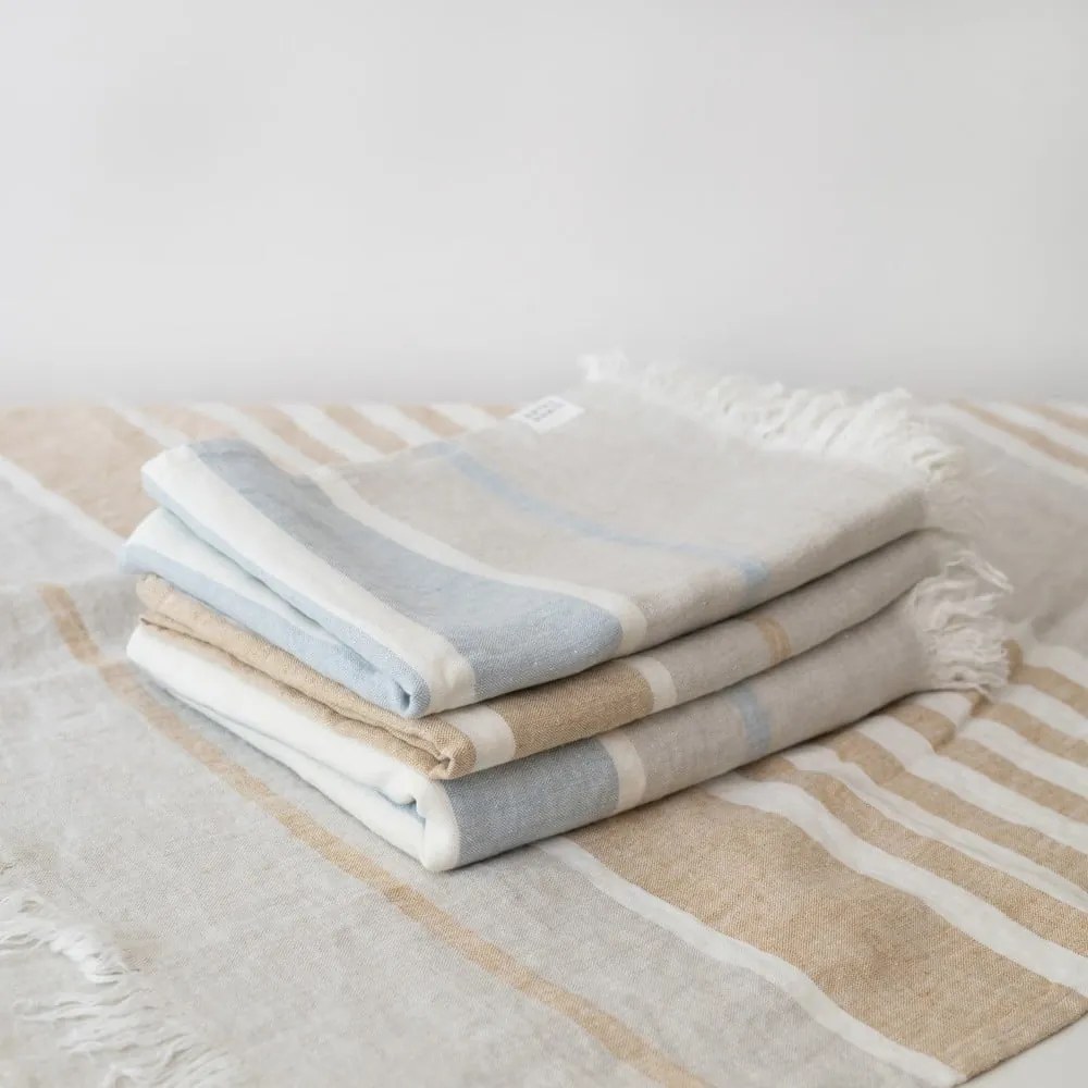 Béžová ľanová plážová deka 140x170 cm Allure Stripe – Linen Tales