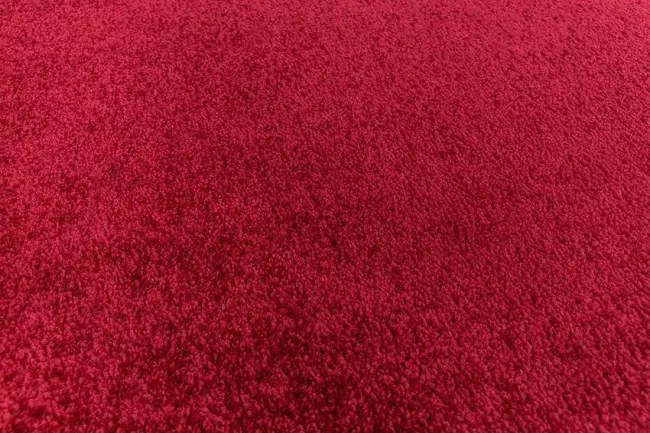 Metrážny koberec Dynasty 58 bordový